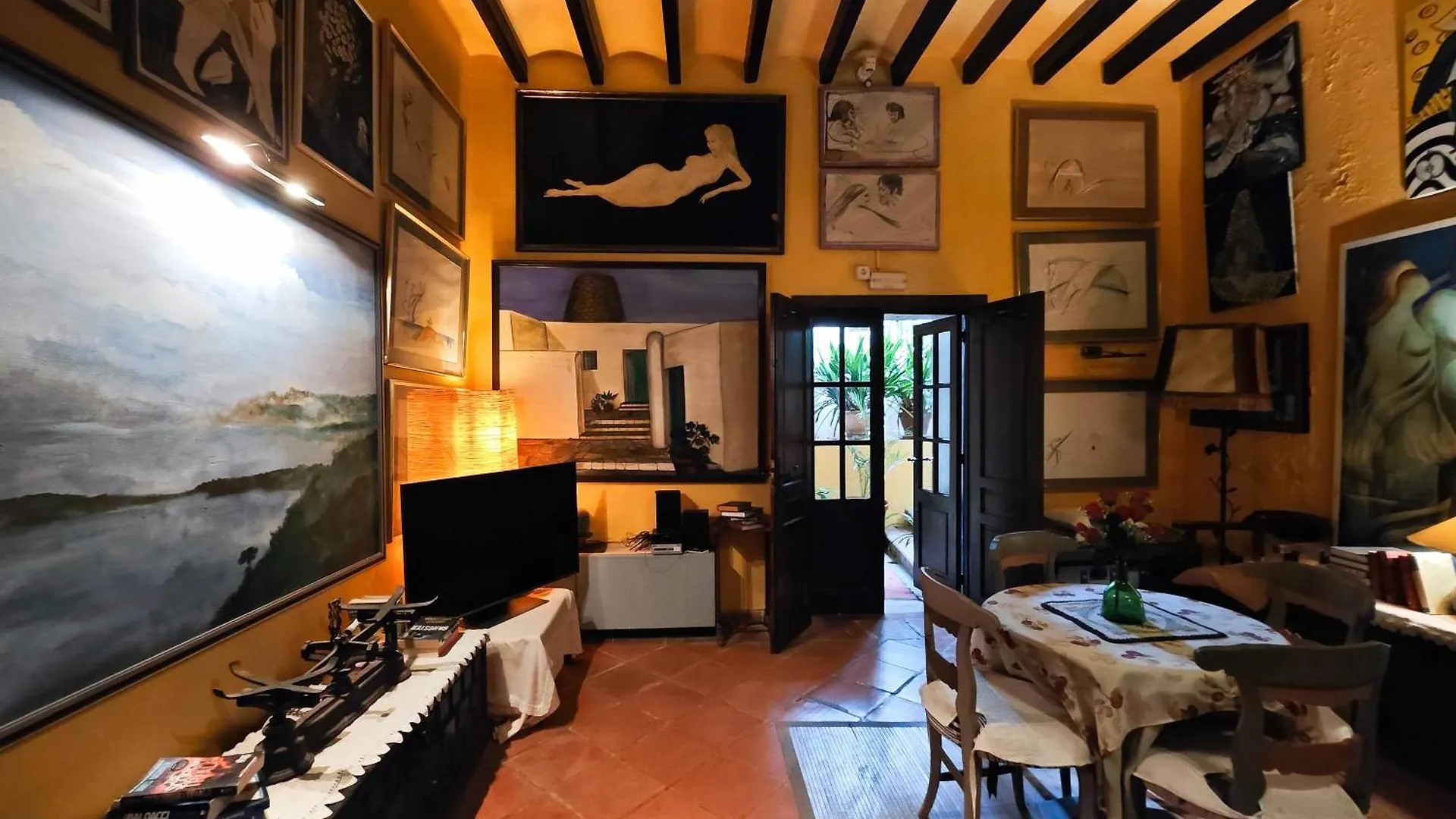 Navila Pasillo Superior Ibiza Town Spain